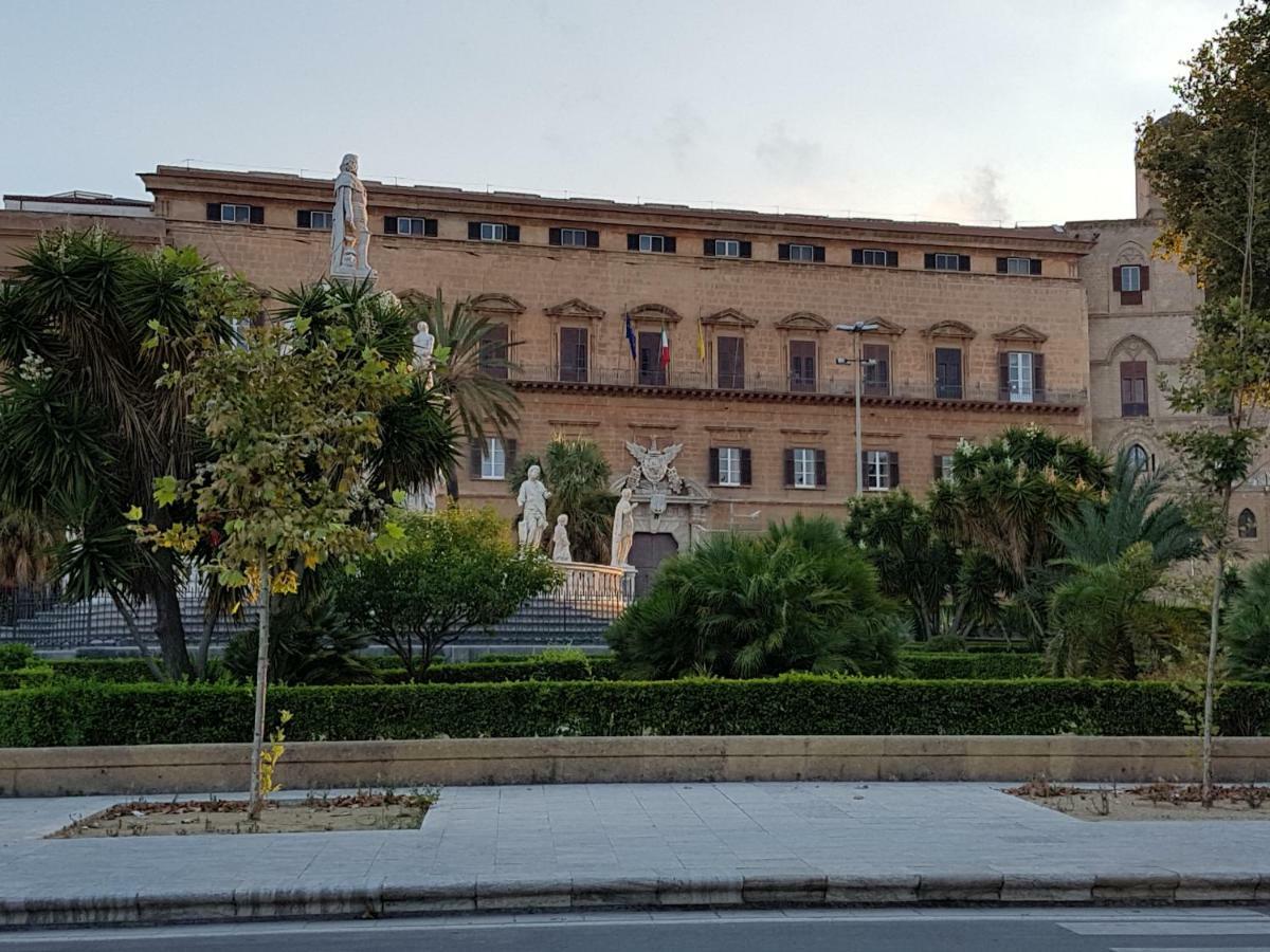 Casa Vacanze Villa D'Orleans Palermo Exterior photo