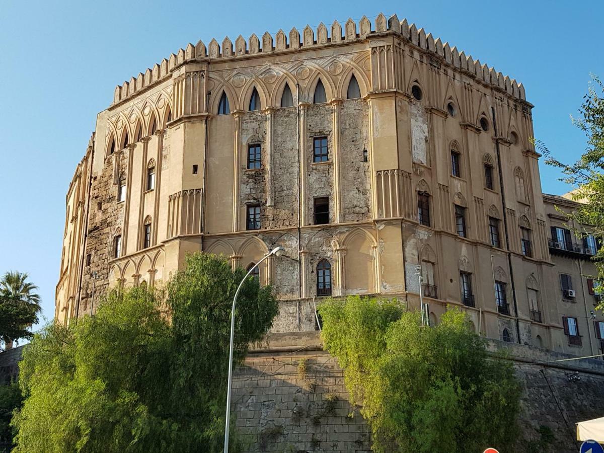Casa Vacanze Villa D'Orleans Palermo Exterior photo